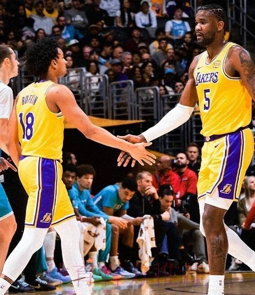 117-135！东契奇39分，詹姆斯29+9+6，湖人18分劣势不敌黄蜂